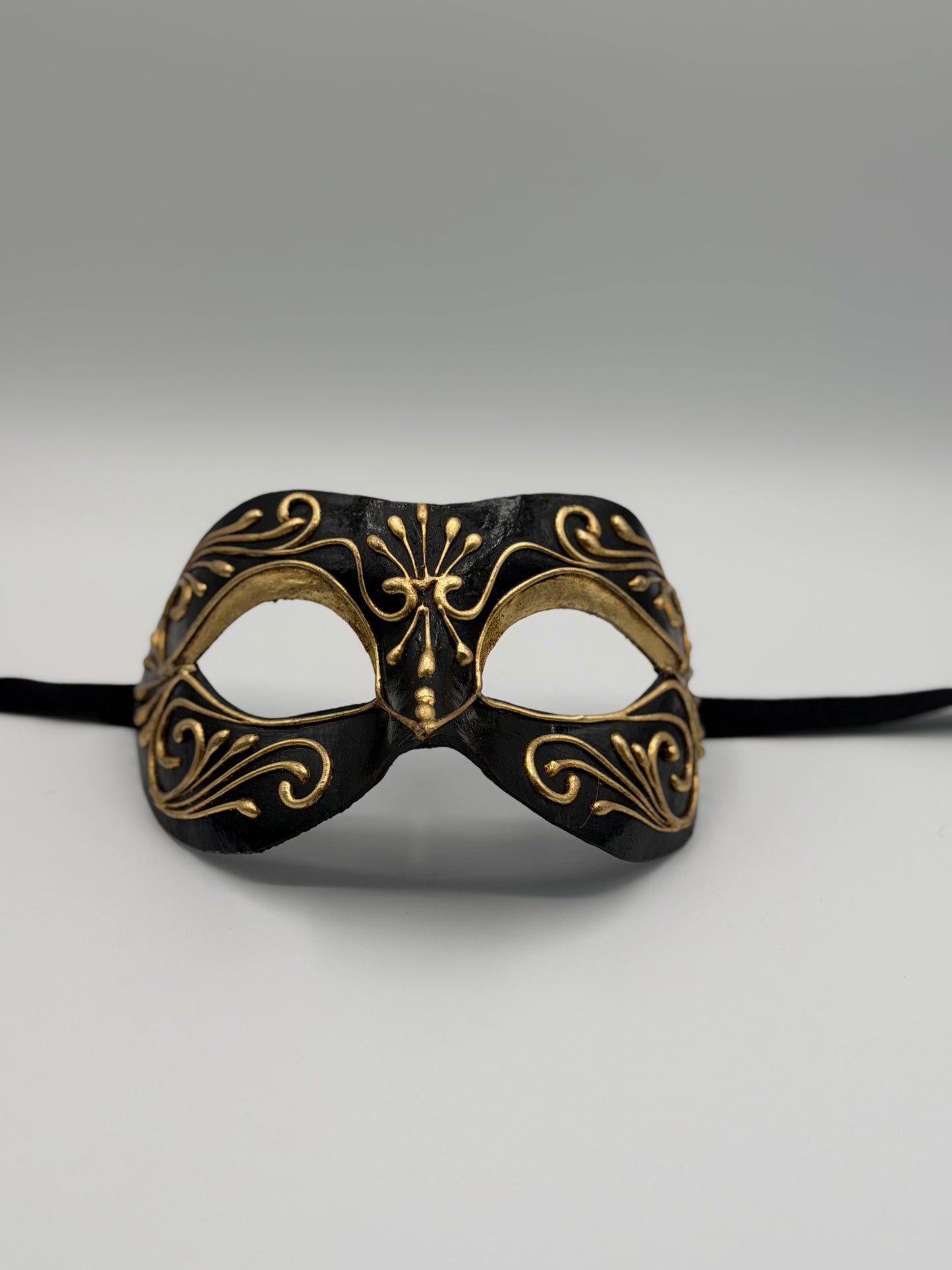 Máscaras Venecianas para Pareja Negro Oro – Estilo Barroco de Lujo