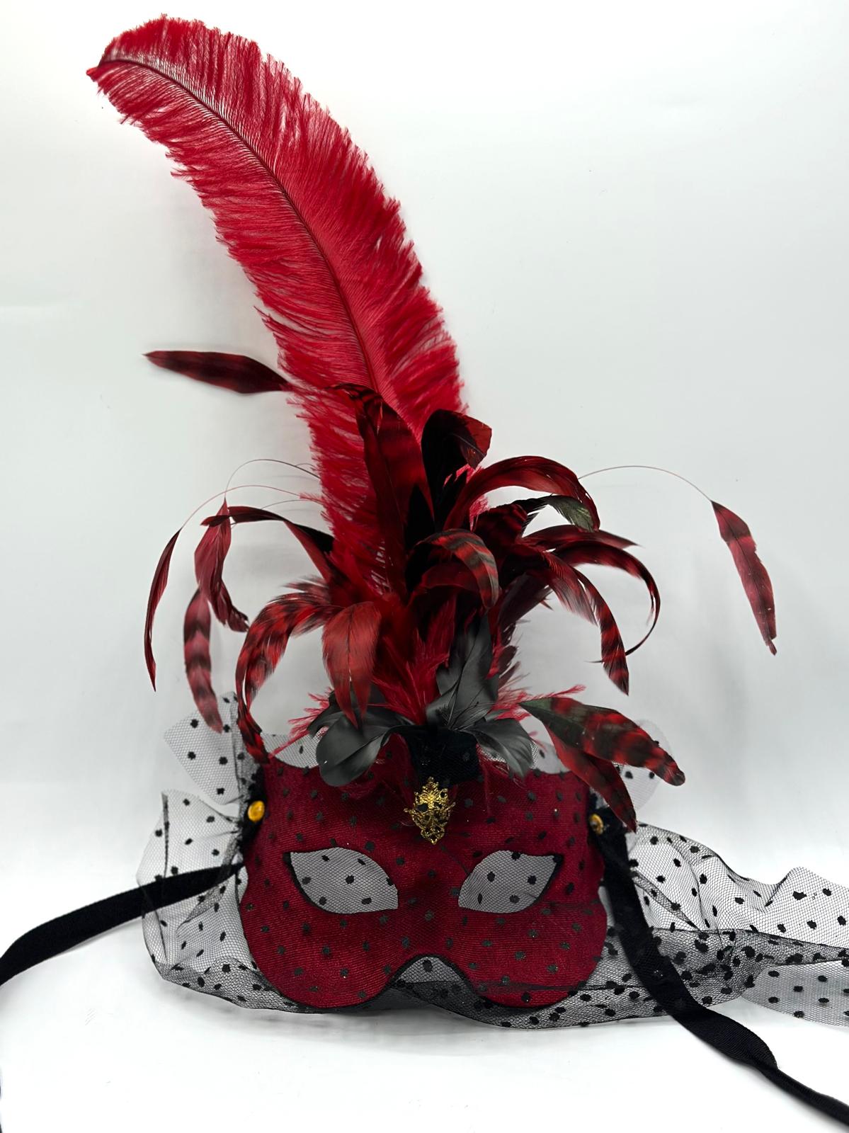 Masque de luxe avec plumes - masque rouge avec plumes - masque élégant en velours rouge