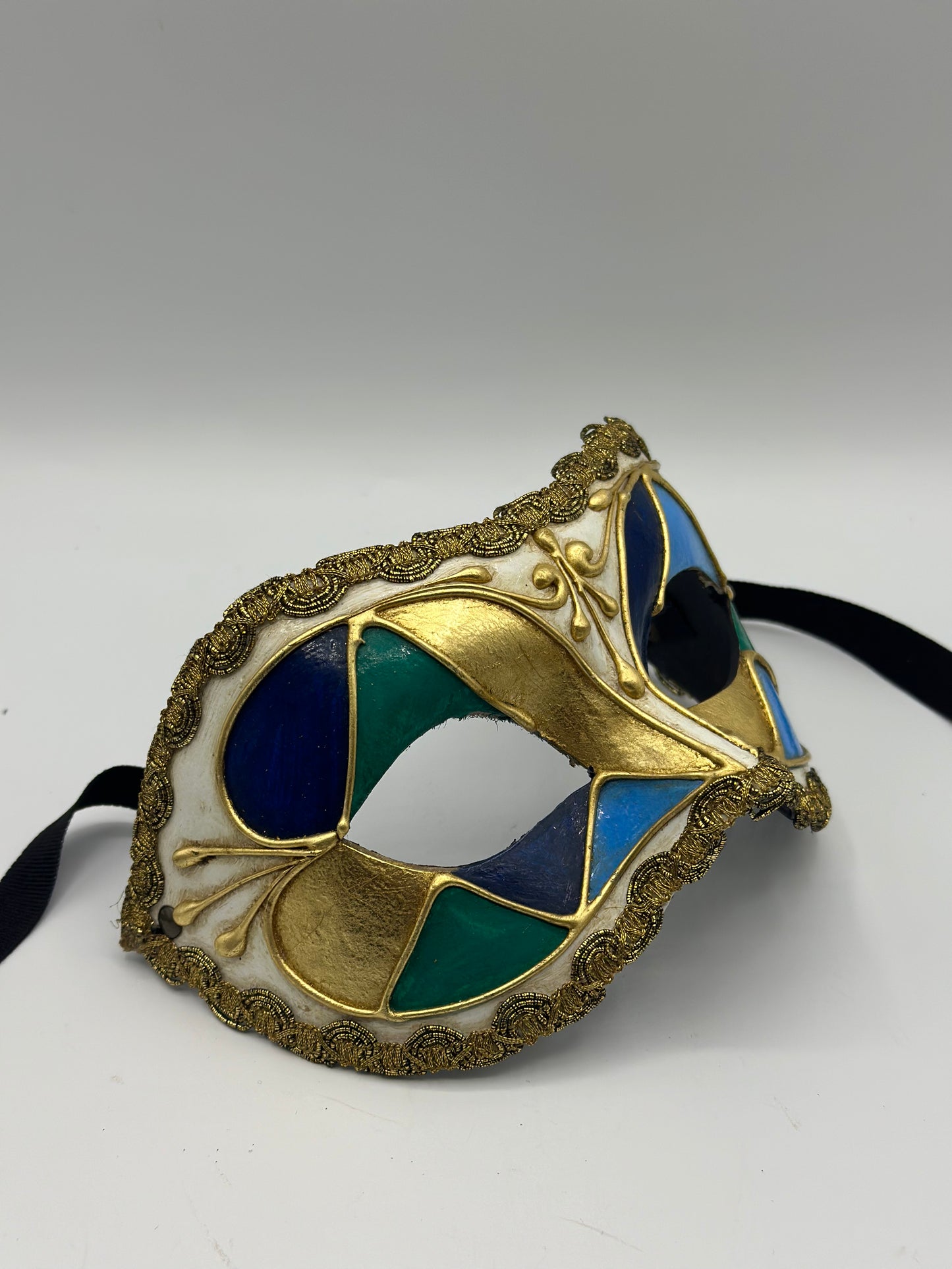 Gala masker gedecoreerd met prachtige kleuren en gouden trim - Masquerade masker voor mannen.