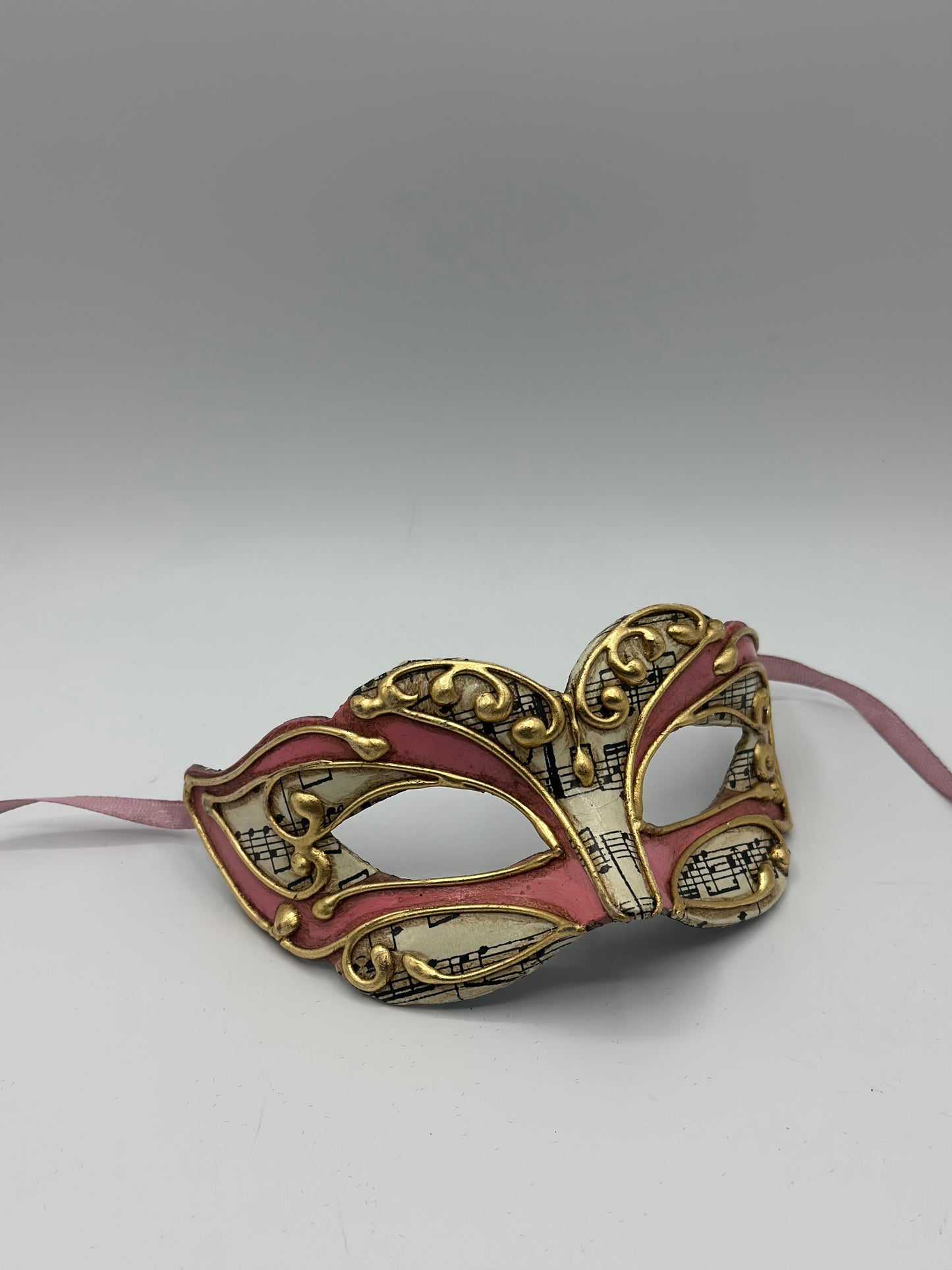 Venezianische Maskenmaske – Rosa mit goldenen Details und Musiknoten