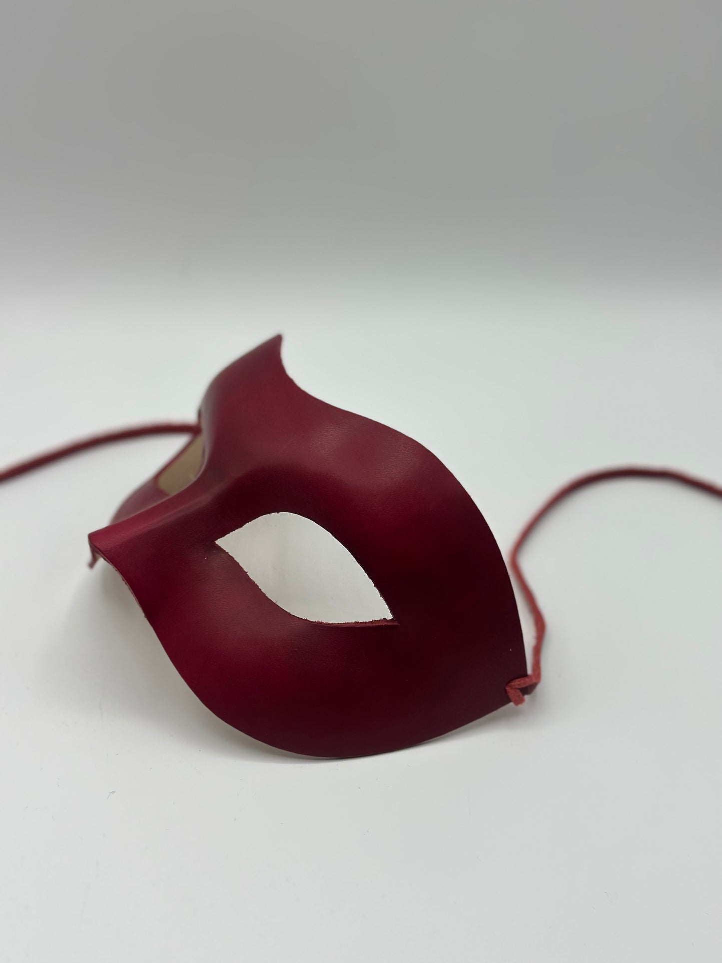 Set de Máscaras de Cuero Negra y Roja para Baile de Máscaras