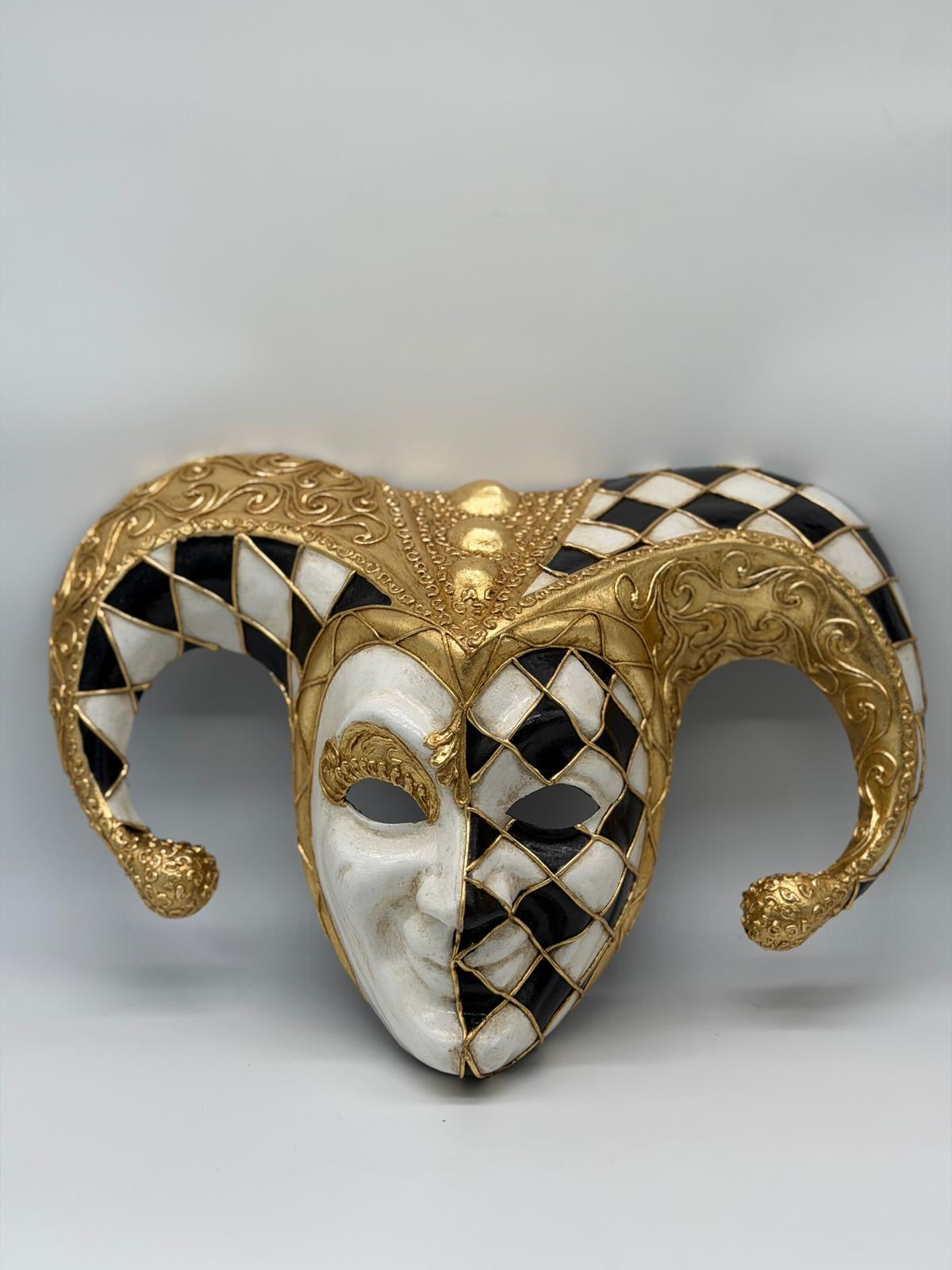 Venetiaans Harlekijn Masker Goud Zwart Wit – Luxe Maskerade & Decoratie