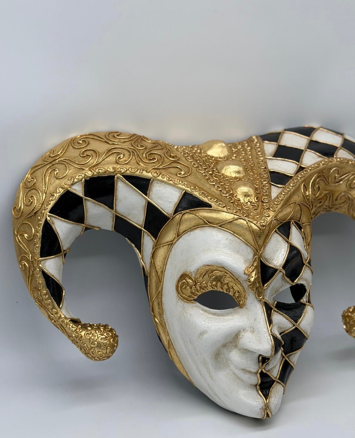 Venetiaans Harlekijn Masker Goud Zwart Wit – Luxe Maskerade & Decoratie
