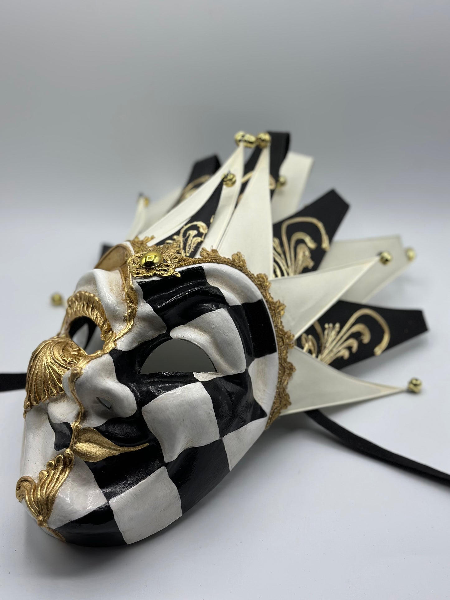 Máscara Joker Veneciana – Negro Blanco Oro